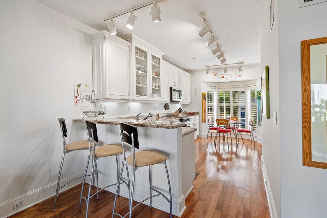 出租: $7,000 (3 贝兹, 3 浴室, 1709 平方英尺)