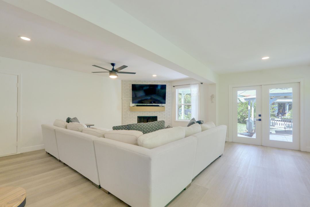 For Sale: $1,099,000 (4 beds, 2 baths, 2149 Square Feet)
