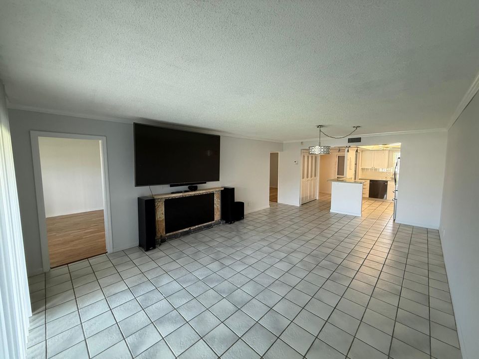 For Rent: $2,600 (2 beds, 2 baths, 1143 Square Feet)