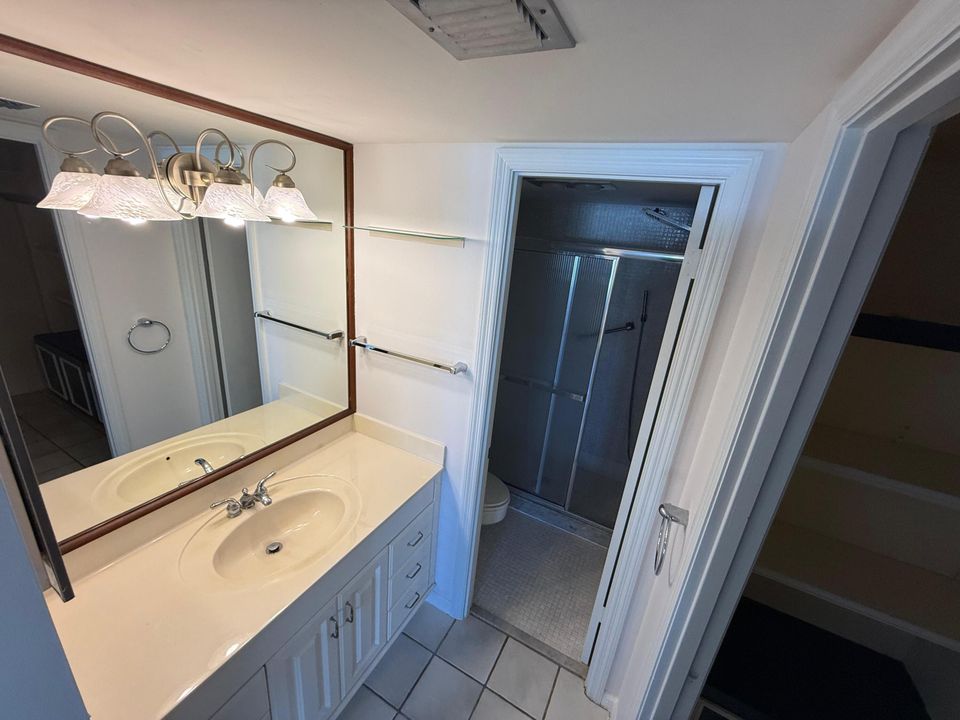 For Rent: $2,600 (2 beds, 2 baths, 1143 Square Feet)