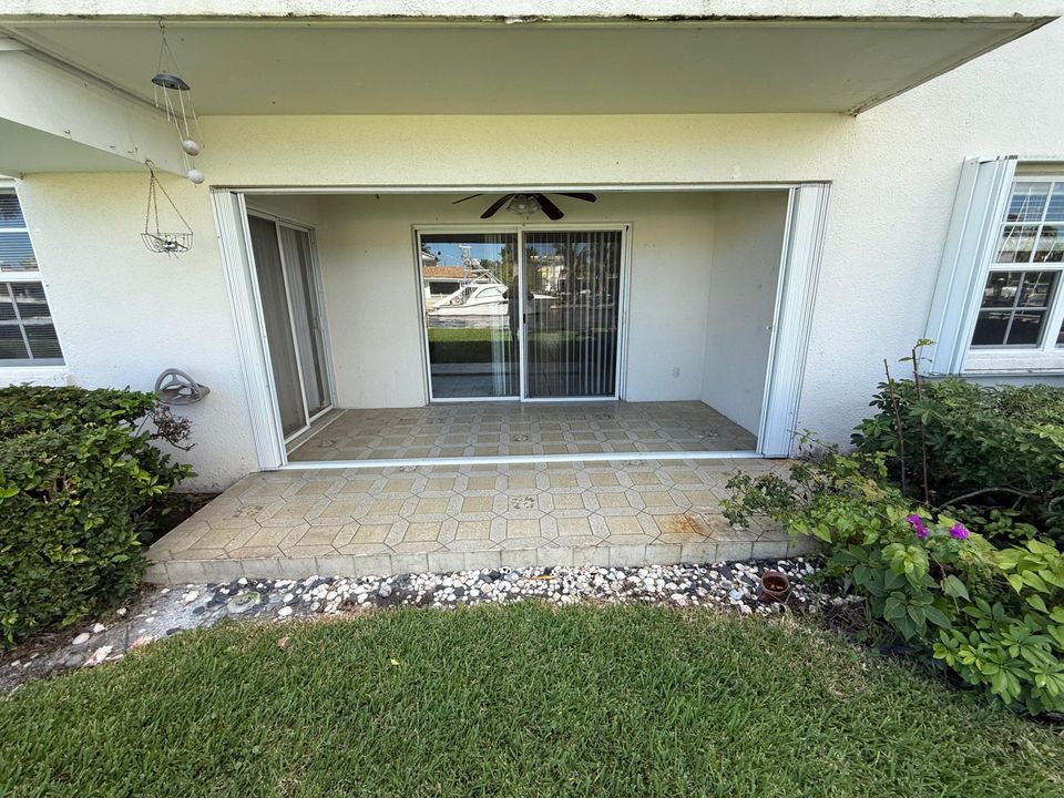 For Rent: $2,600 (2 beds, 2 baths, 1143 Square Feet)