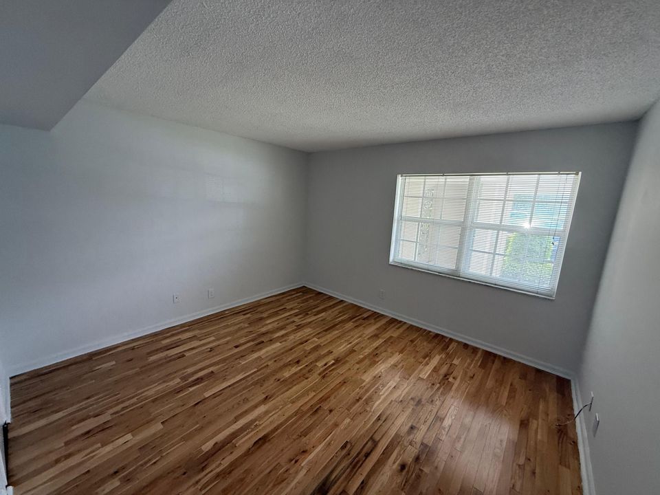 For Rent: $2,600 (2 beds, 2 baths, 1143 Square Feet)