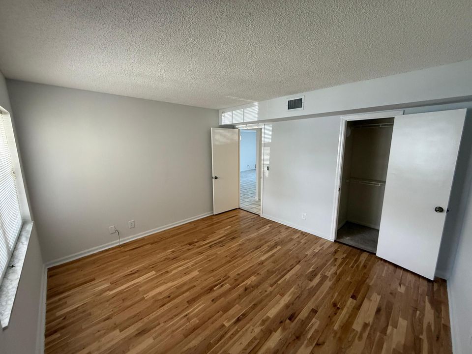 For Rent: $2,600 (2 beds, 2 baths, 1143 Square Feet)