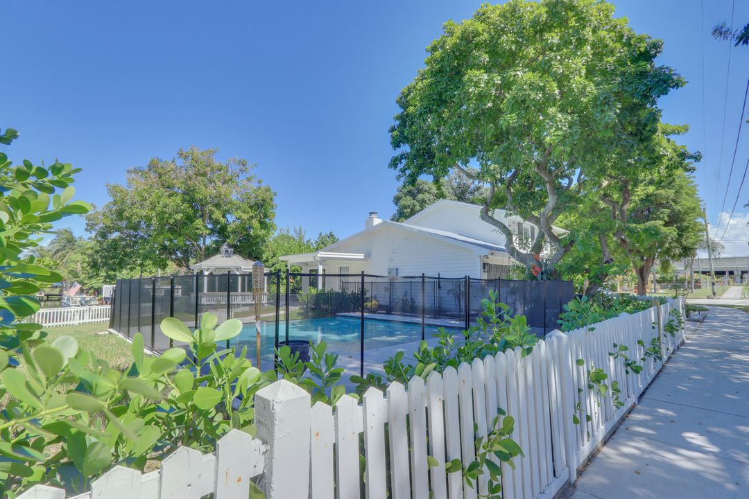 For Sale: $1,099,000 (4 beds, 2 baths, 2149 Square Feet)