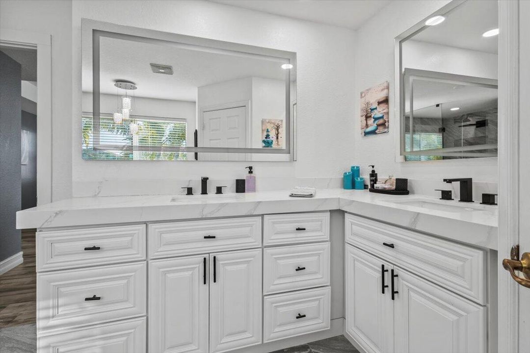 合同活跃: $450,000 (3 贝兹, 2 浴室, 2223 平方英尺)