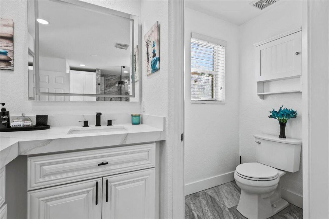 合同活跃: $450,000 (3 贝兹, 2 浴室, 2223 平方英尺)