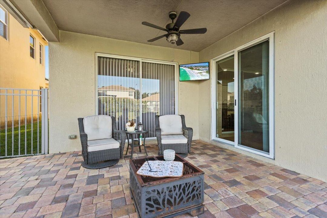 合同活跃: $450,000 (3 贝兹, 2 浴室, 2223 平方英尺)