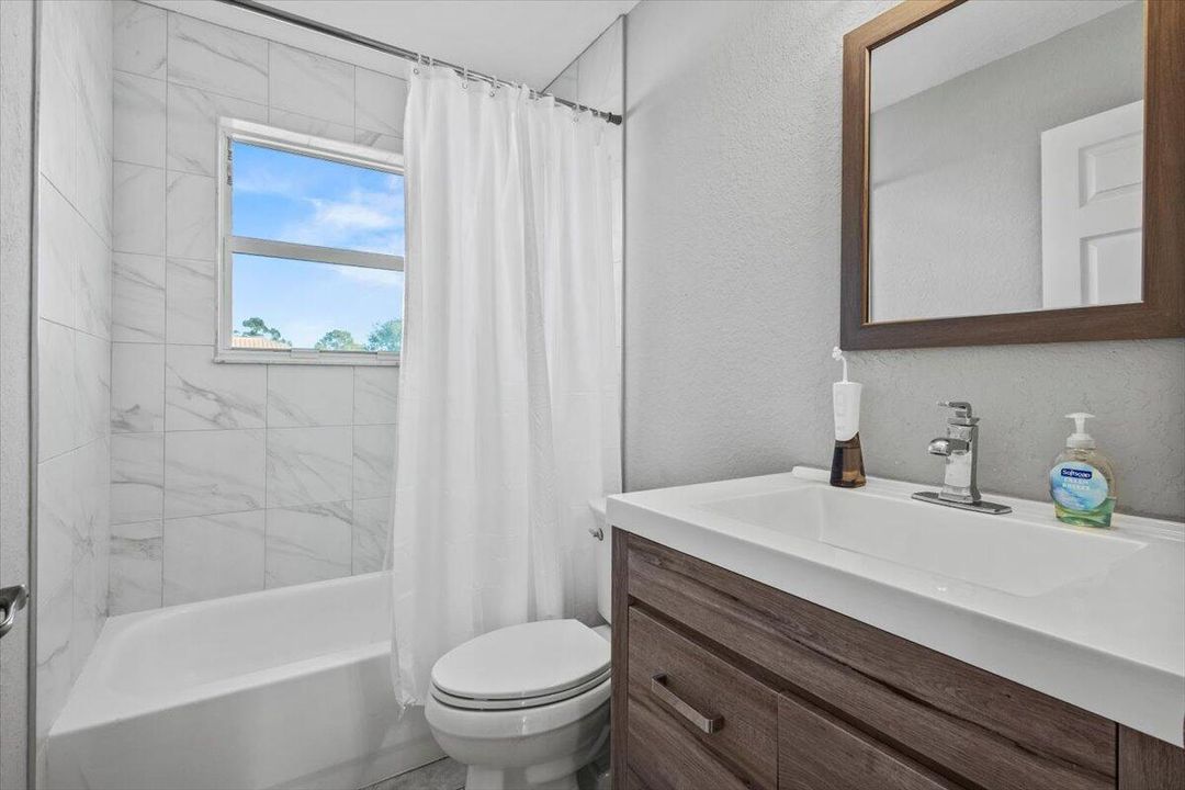 合同活跃: $450,000 (3 贝兹, 2 浴室, 2223 平方英尺)