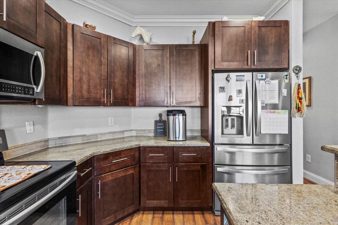 合同活跃: $450,000 (3 贝兹, 2 浴室, 2223 平方英尺)