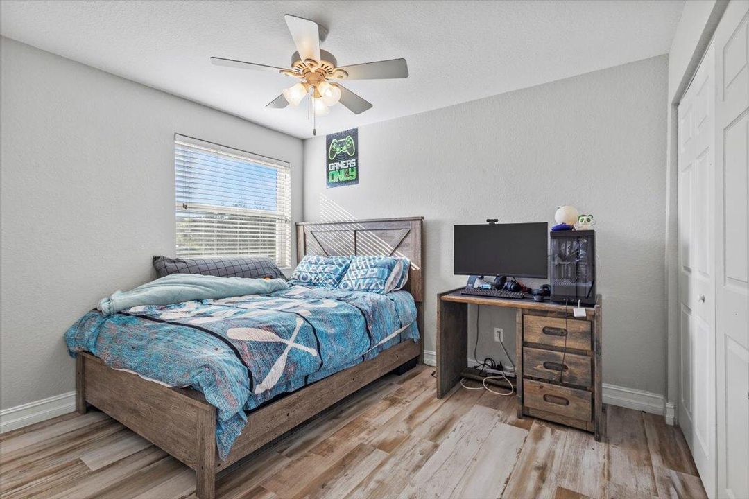 合同活跃: $450,000 (3 贝兹, 2 浴室, 2223 平方英尺)