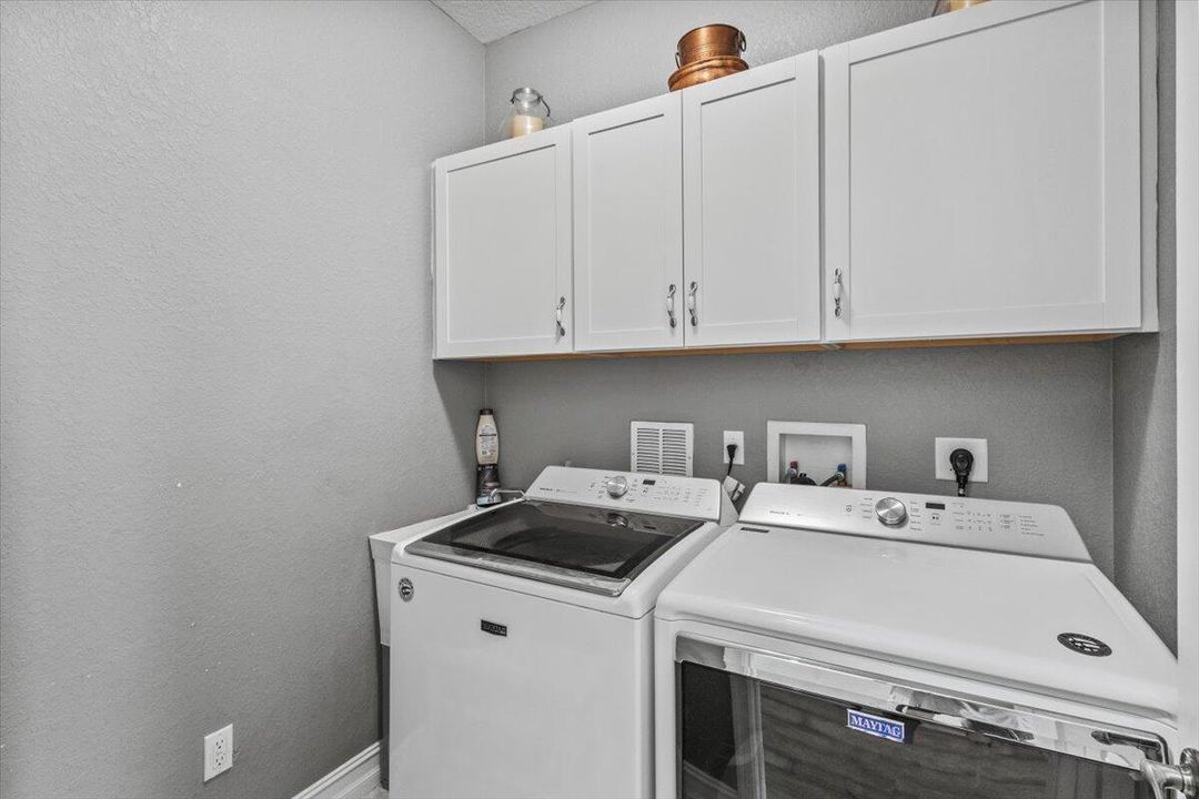 合同活跃: $450,000 (3 贝兹, 2 浴室, 2223 平方英尺)