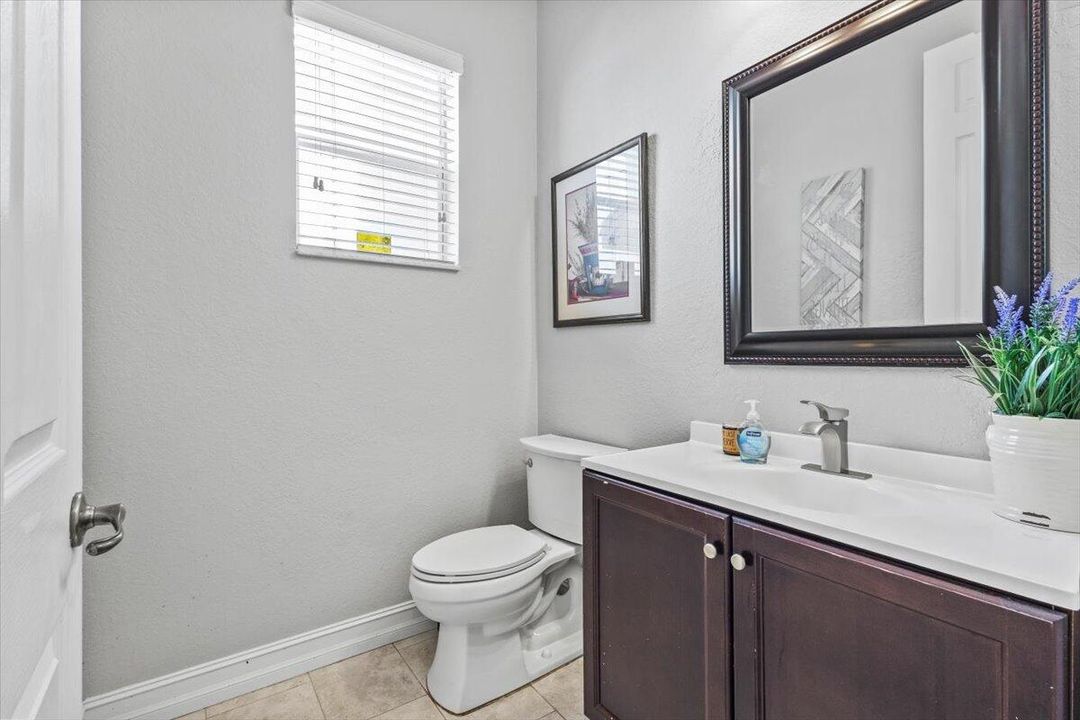 合同活跃: $450,000 (3 贝兹, 2 浴室, 2223 平方英尺)