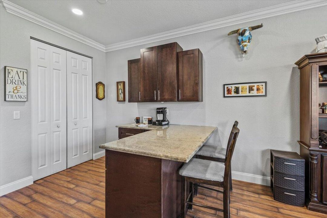 合同活跃: $450,000 (3 贝兹, 2 浴室, 2223 平方英尺)