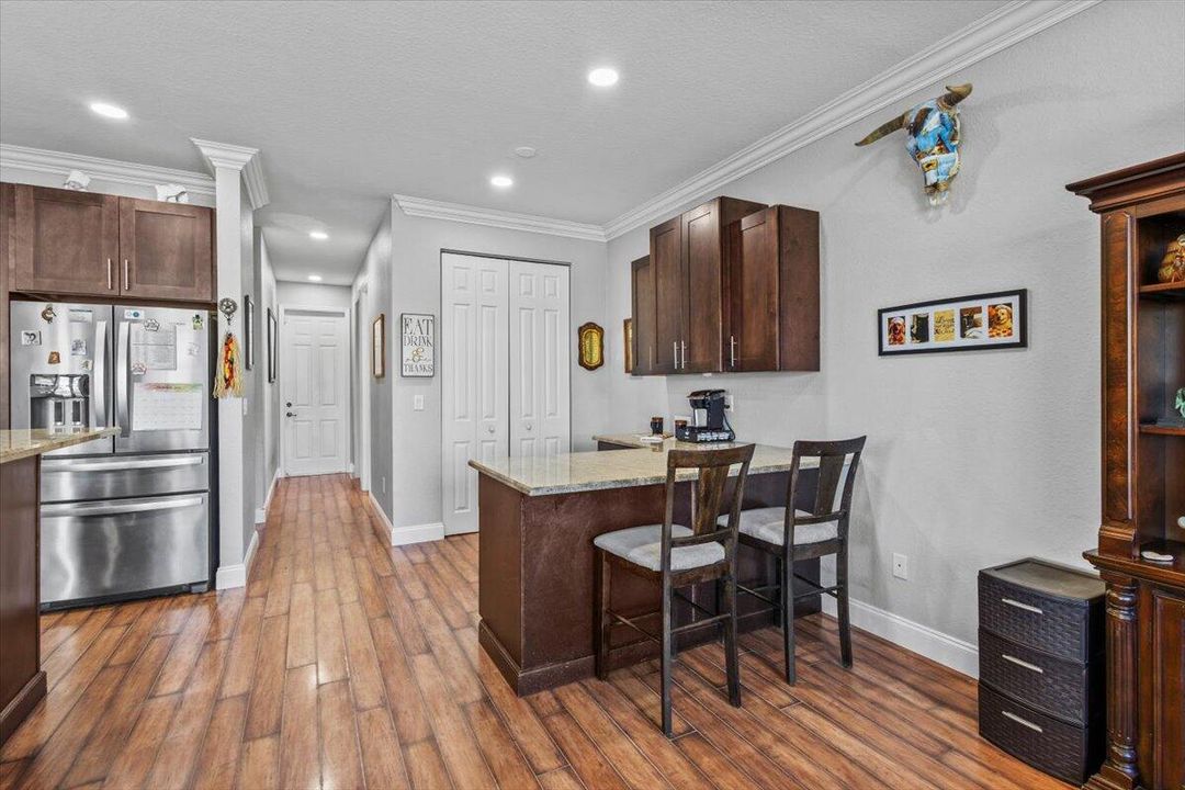 合同活跃: $450,000 (3 贝兹, 2 浴室, 2223 平方英尺)