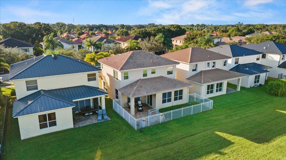 合同活跃: $450,000 (3 贝兹, 2 浴室, 2223 平方英尺)