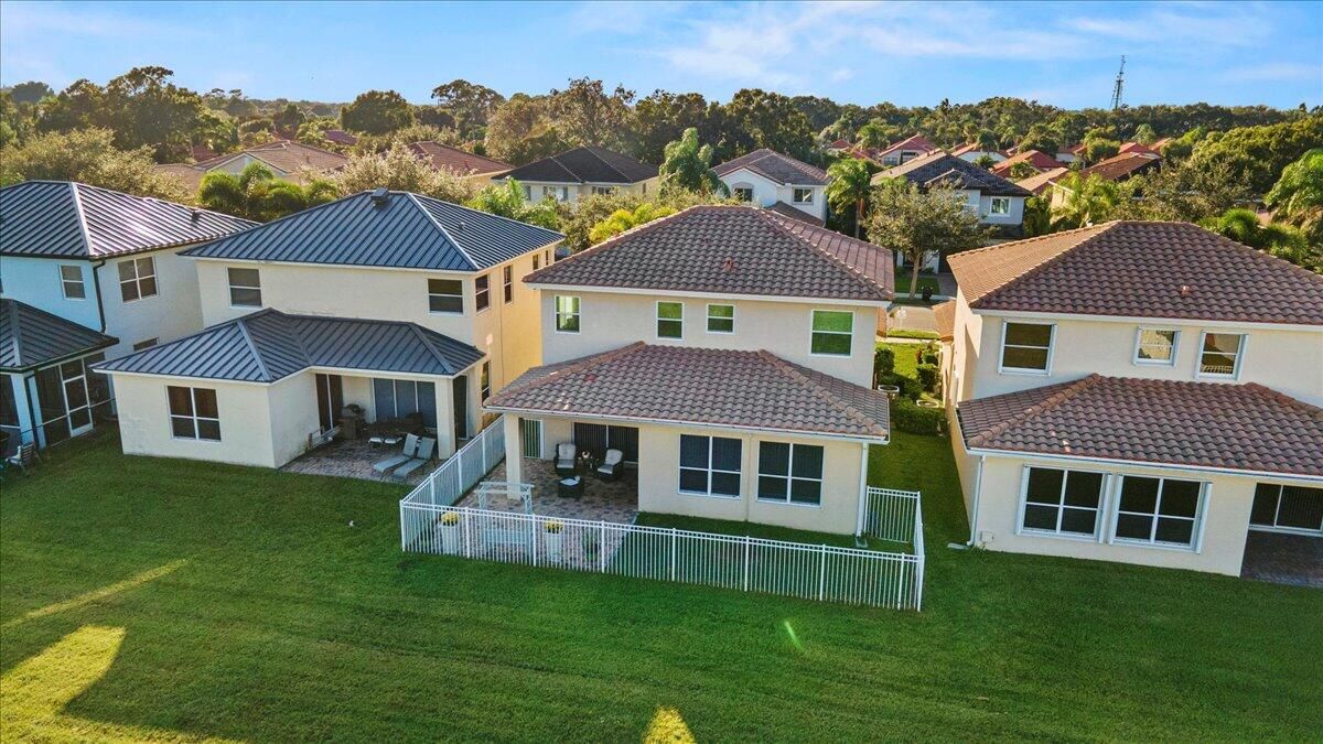 合同活跃: $450,000 (3 贝兹, 2 浴室, 2223 平方英尺)