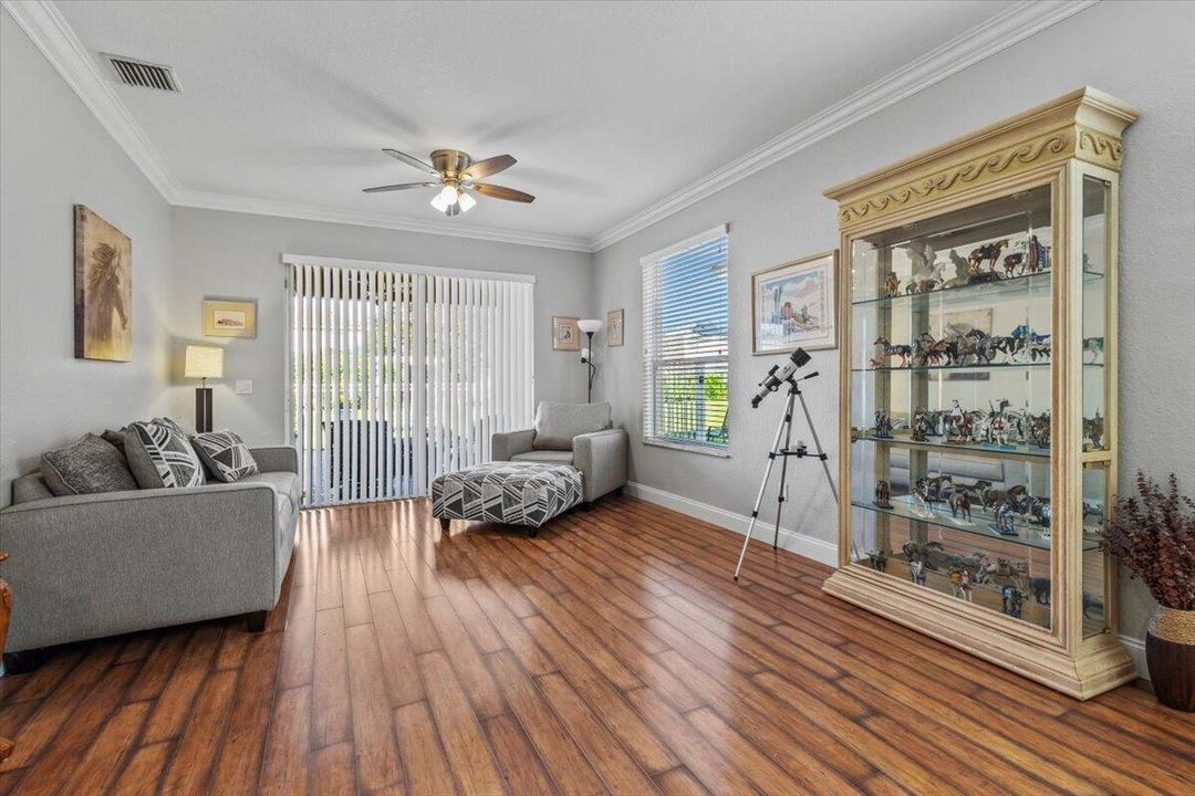 合同活跃: $450,000 (3 贝兹, 2 浴室, 2223 平方英尺)