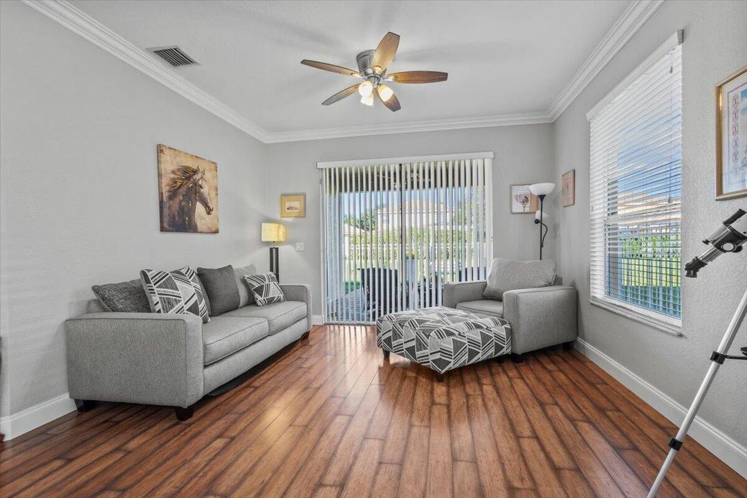 合同活跃: $450,000 (3 贝兹, 2 浴室, 2223 平方英尺)