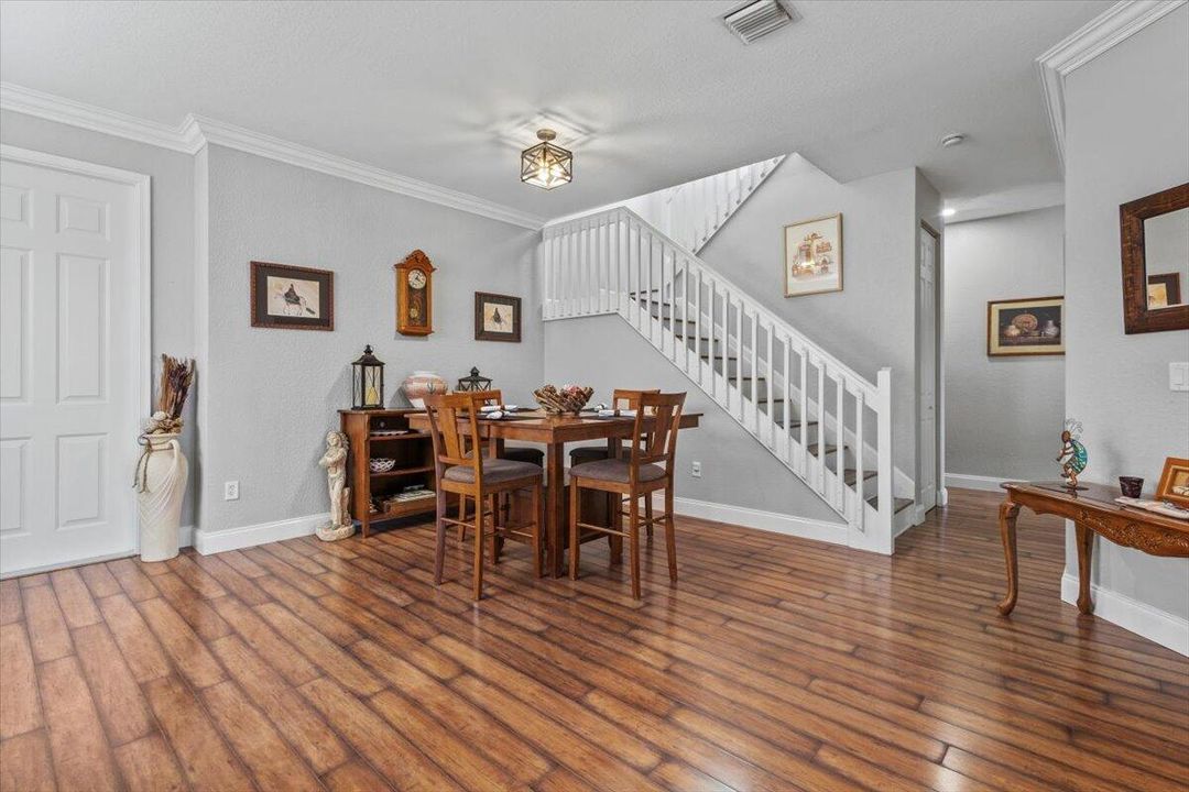 合同活跃: $450,000 (3 贝兹, 2 浴室, 2223 平方英尺)