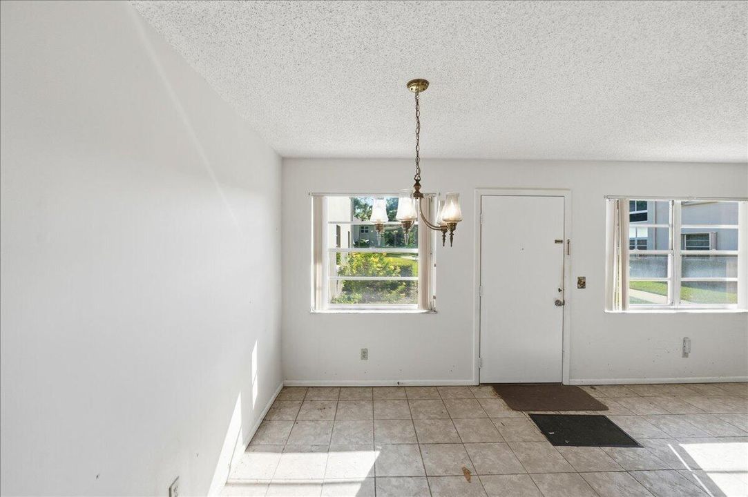 For Sale: $94,900 (1 beds, 1 baths, 800 Square Feet)