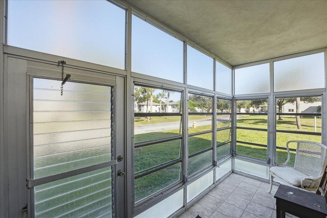 For Sale: $94,900 (1 beds, 1 baths, 800 Square Feet)