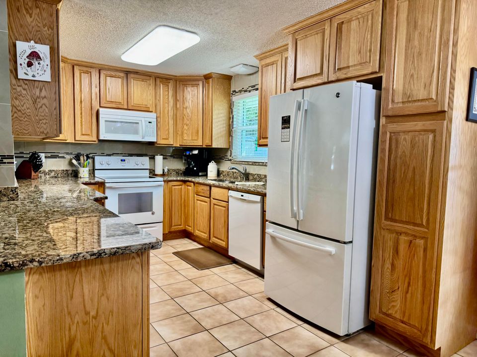 For Sale: $259,000 (3 beds, 1 baths, 1064 Square Feet)