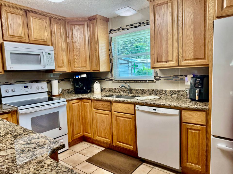 For Sale: $259,000 (3 beds, 1 baths, 1064 Square Feet)