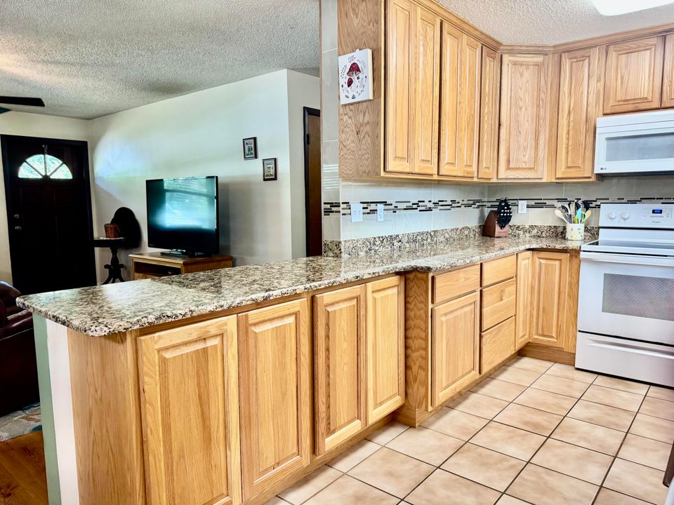 For Sale: $259,000 (3 beds, 1 baths, 1064 Square Feet)