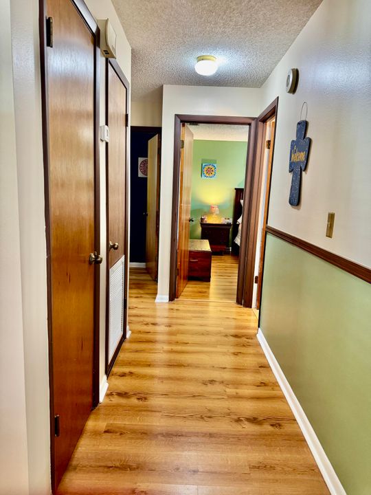 For Sale: $259,000 (3 beds, 1 baths, 1064 Square Feet)