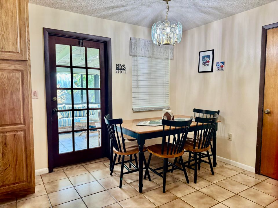 For Sale: $259,000 (3 beds, 1 baths, 1064 Square Feet)