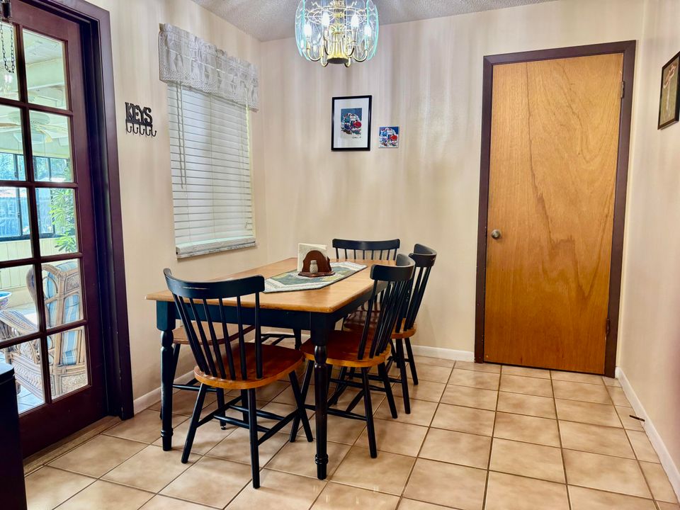 For Sale: $259,000 (3 beds, 1 baths, 1064 Square Feet)