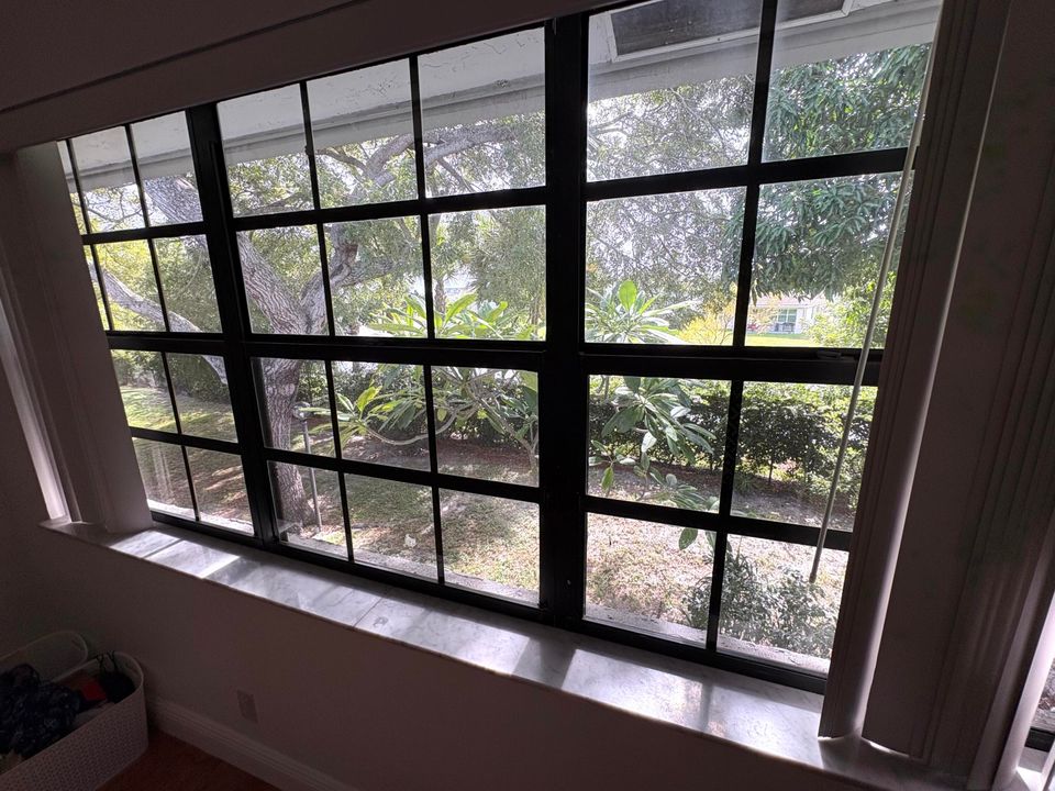 For Sale: $239,900 (2 beds, 2 baths, 1270 Square Feet)