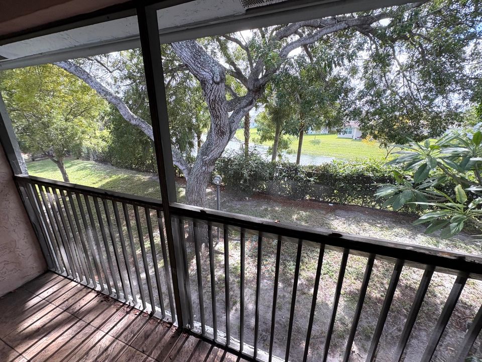 For Sale: $239,900 (2 beds, 2 baths, 1270 Square Feet)