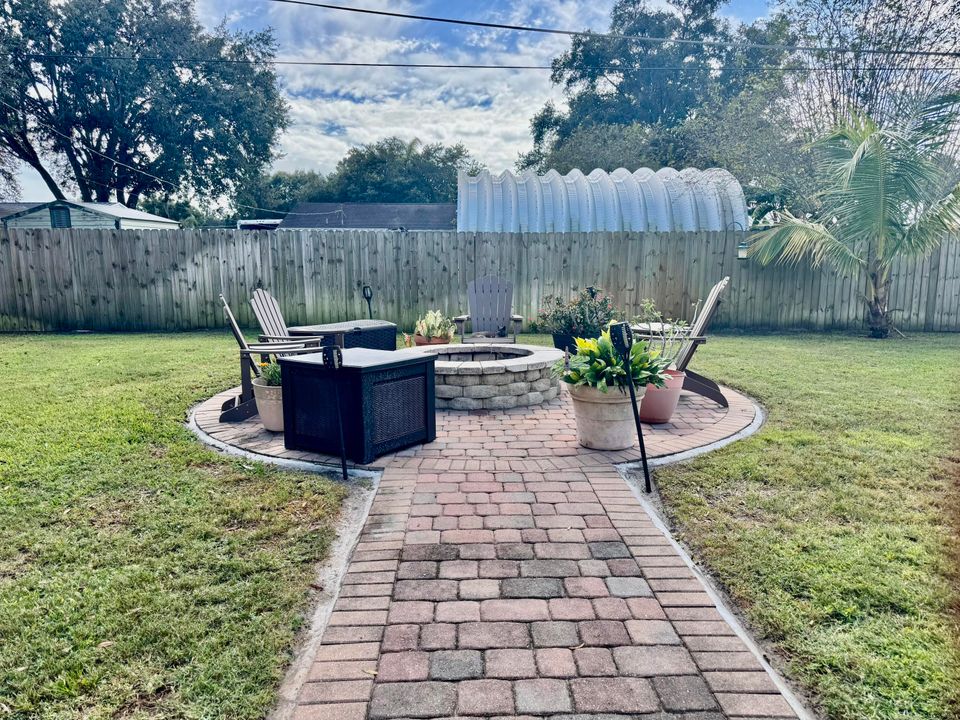 For Sale: $259,000 (3 beds, 1 baths, 1064 Square Feet)