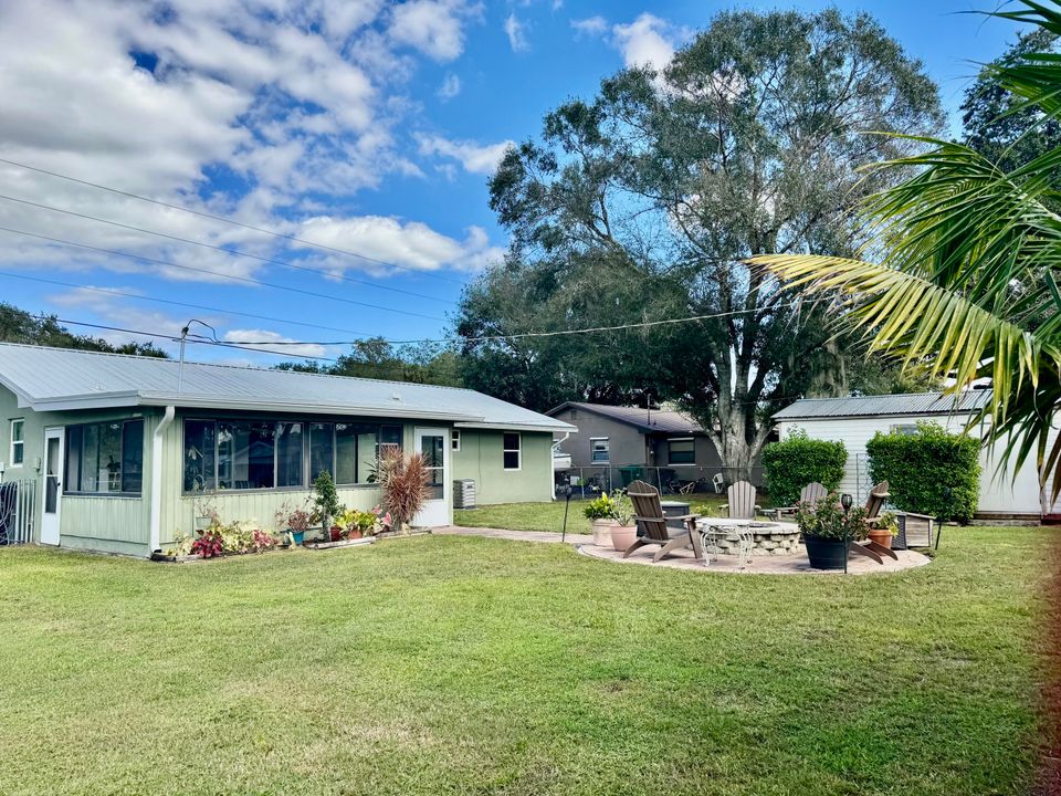 For Sale: $259,000 (3 beds, 1 baths, 1064 Square Feet)