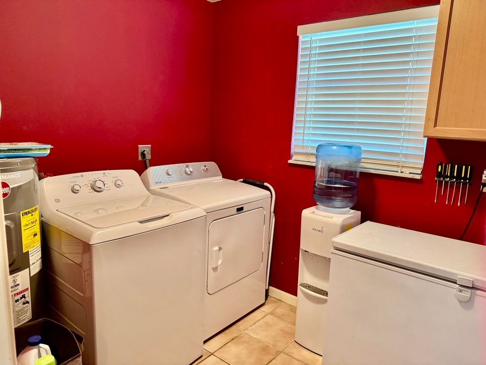 For Sale: $259,000 (3 beds, 1 baths, 1064 Square Feet)