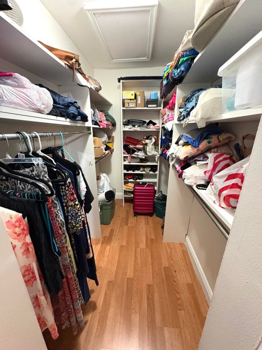 For Sale: $239,900 (2 beds, 2 baths, 1270 Square Feet)