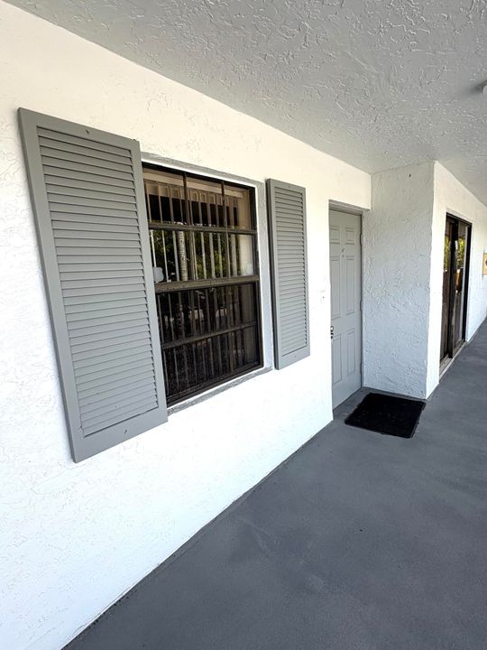 For Sale: $239,900 (2 beds, 2 baths, 1270 Square Feet)