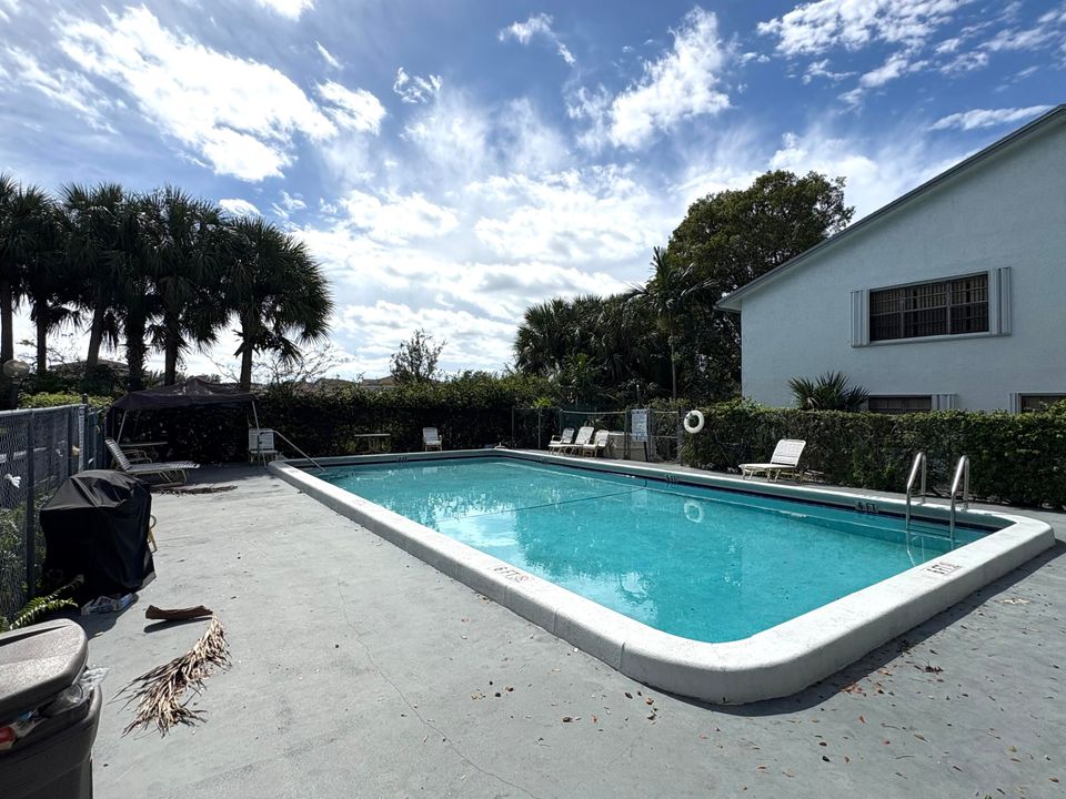 For Sale: $239,900 (2 beds, 2 baths, 1270 Square Feet)