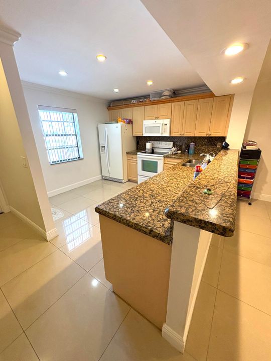 For Sale: $239,900 (2 beds, 2 baths, 1270 Square Feet)