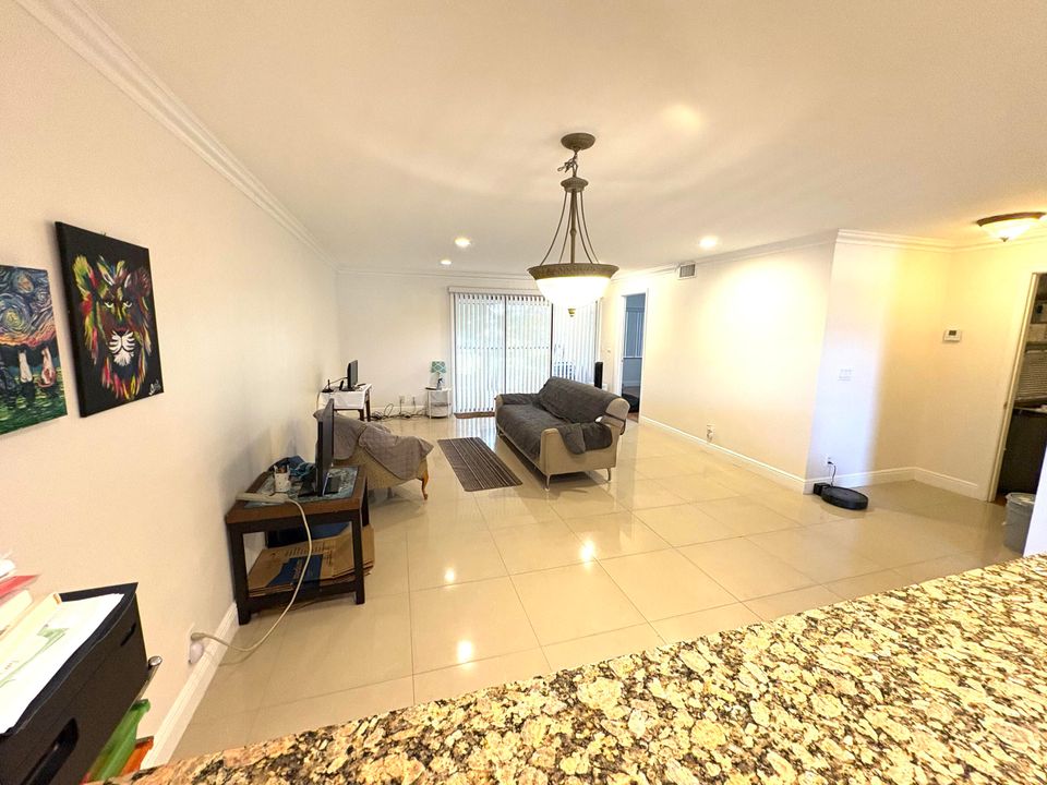 For Sale: $239,900 (2 beds, 2 baths, 1270 Square Feet)