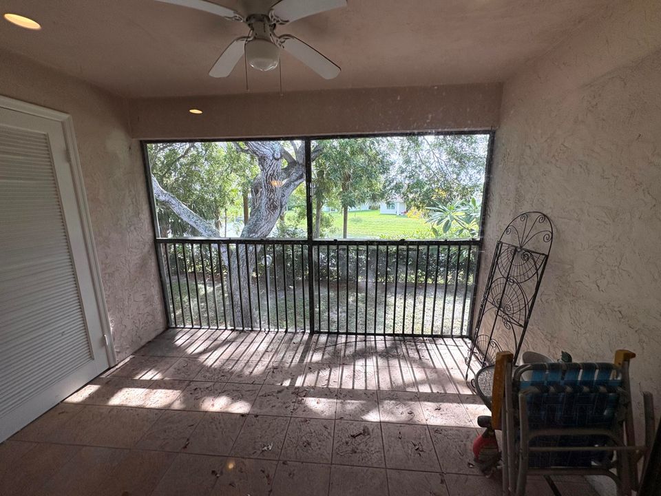 For Sale: $239,900 (2 beds, 2 baths, 1270 Square Feet)