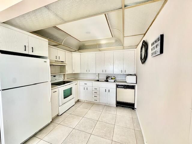 For Rent: $1,800 (2 beds, 2 baths, 916 Square Feet)