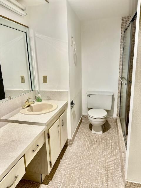For Rent: $1,800 (2 beds, 2 baths, 916 Square Feet)