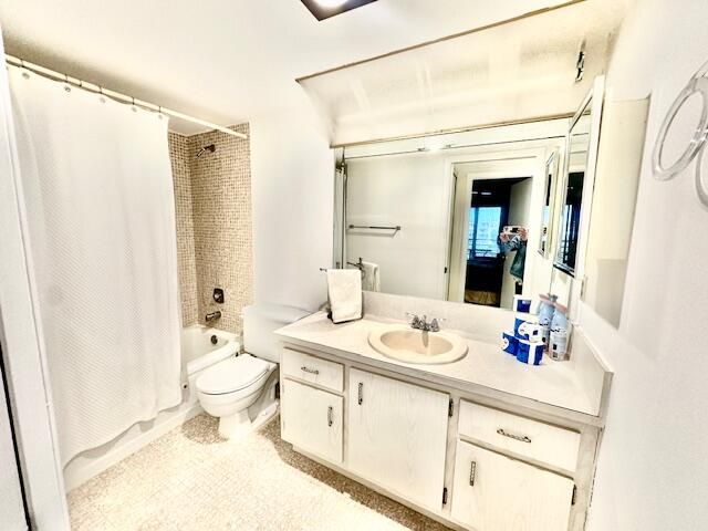 For Rent: $1,800 (2 beds, 2 baths, 916 Square Feet)