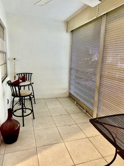 For Rent: $1,800 (2 beds, 2 baths, 916 Square Feet)