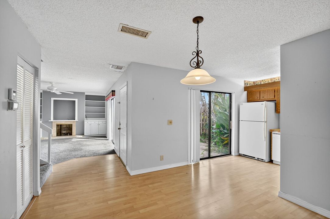 En Venta: $239,777 (2 camas, 2 baños, 1232 Pies cuadrados)