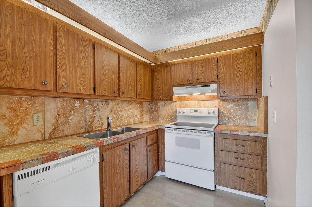 En Venta: $239,777 (2 camas, 2 baños, 1232 Pies cuadrados)