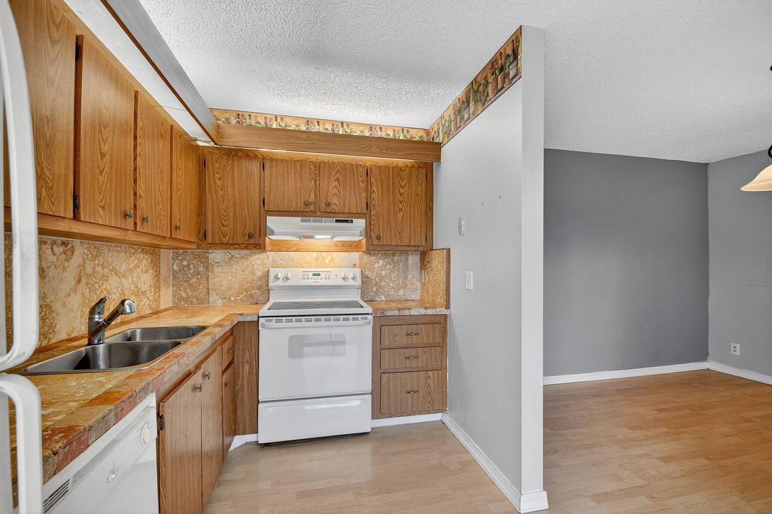 En Venta: $239,777 (2 camas, 2 baños, 1232 Pies cuadrados)