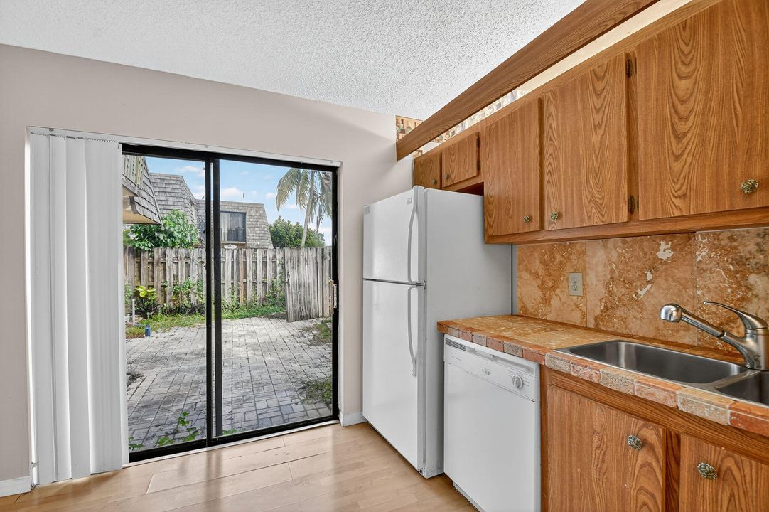 En Venta: $239,777 (2 camas, 2 baños, 1232 Pies cuadrados)